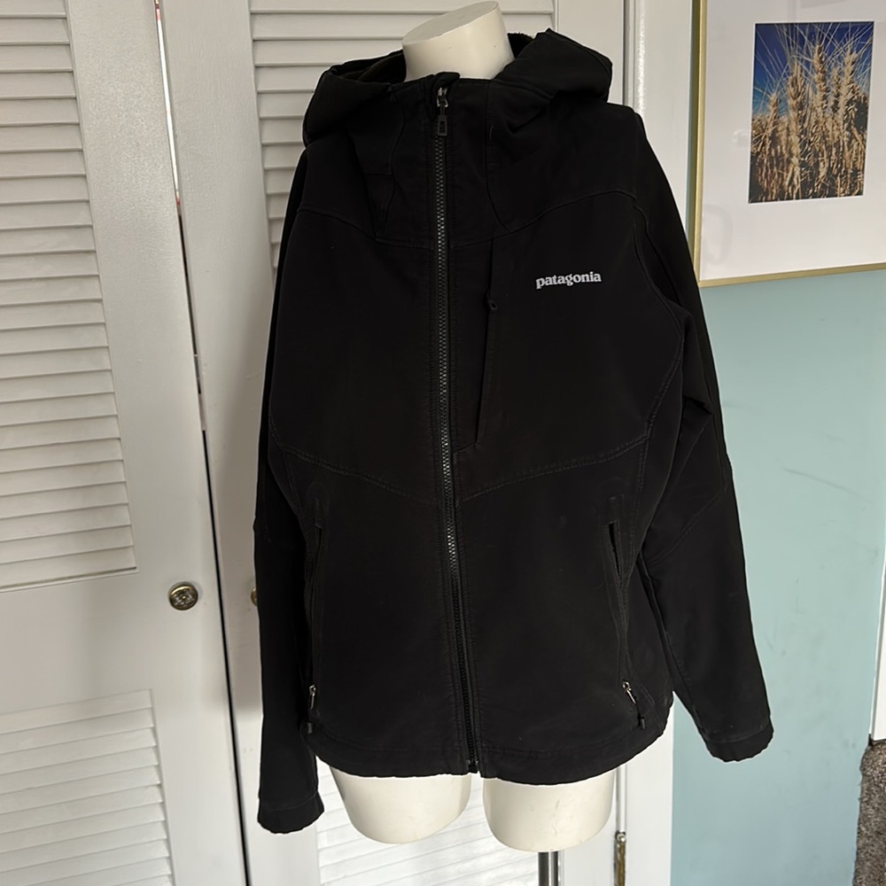 Patagonia women’s light weight jacket sz L